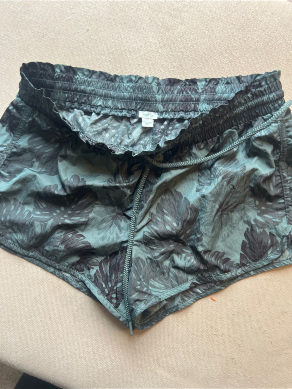 Aerie palm print drawstring shorts - medium